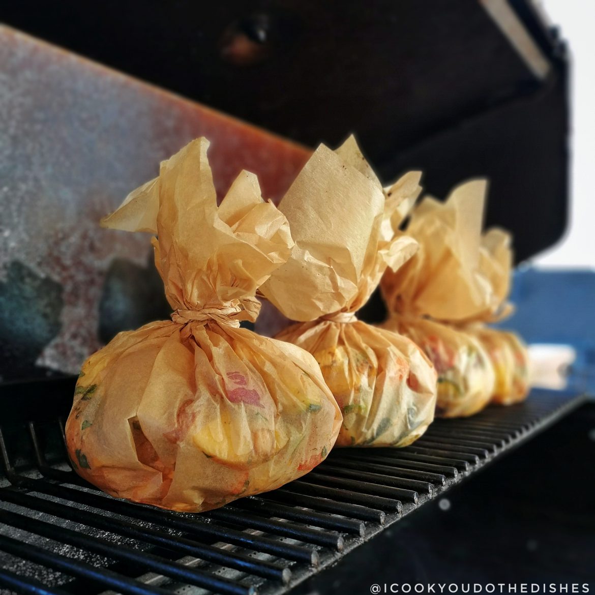 Gemüsepäckchen auf dem Grill
