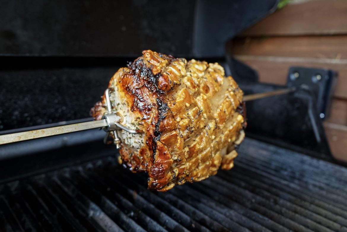 mediterranes Schweinekarre vom Drehspieß