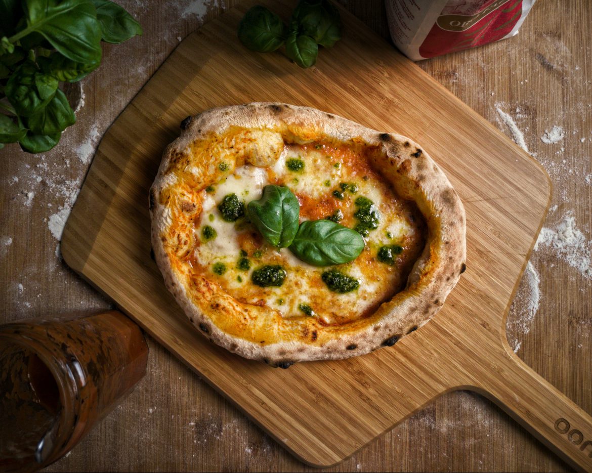 Neapolitanischer Pizzateig - perfekte Pizza selber backen | firechefs.de