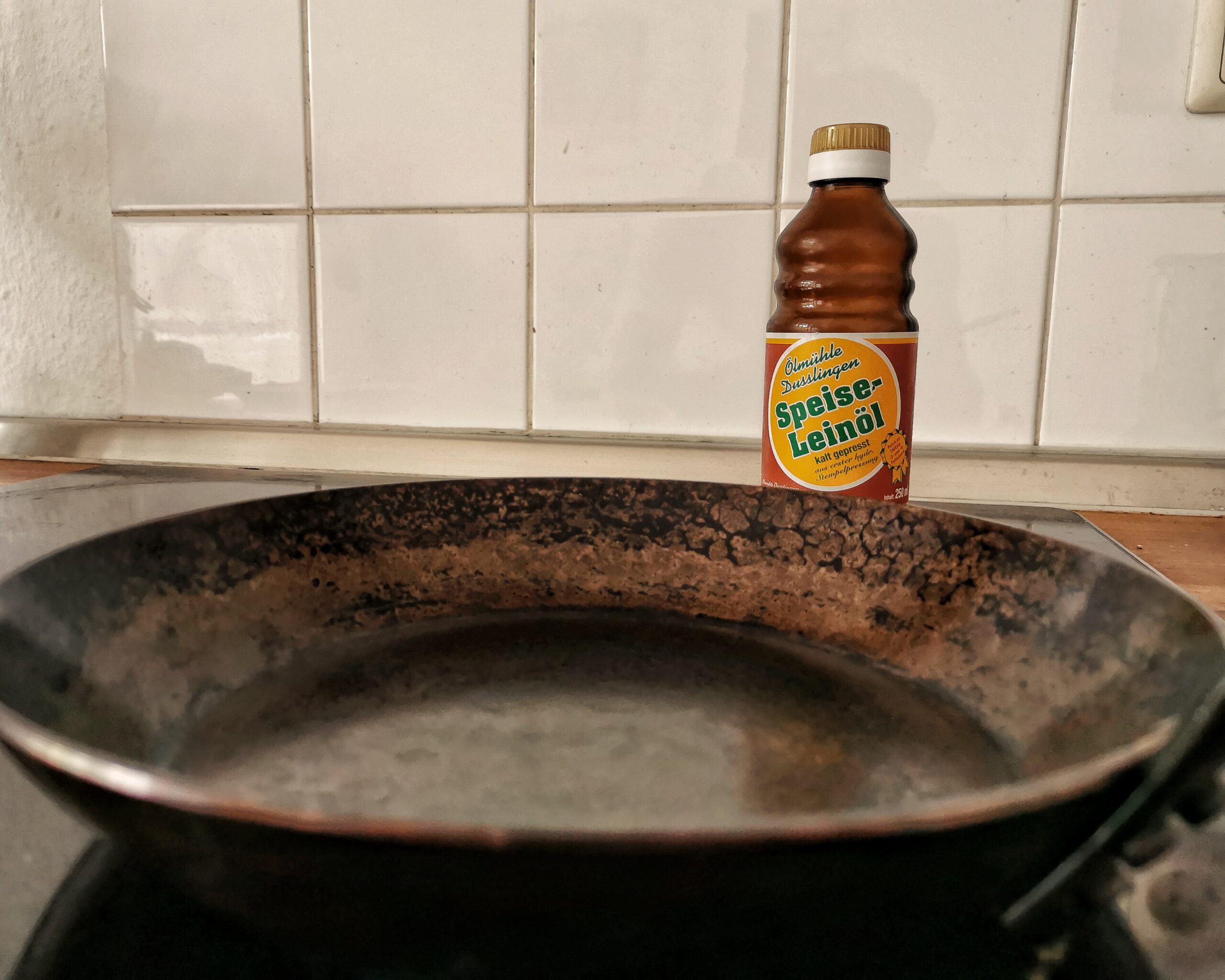 Leinöl zum Einbrennen von Dutch Oven, Eisenpfanne und co. 