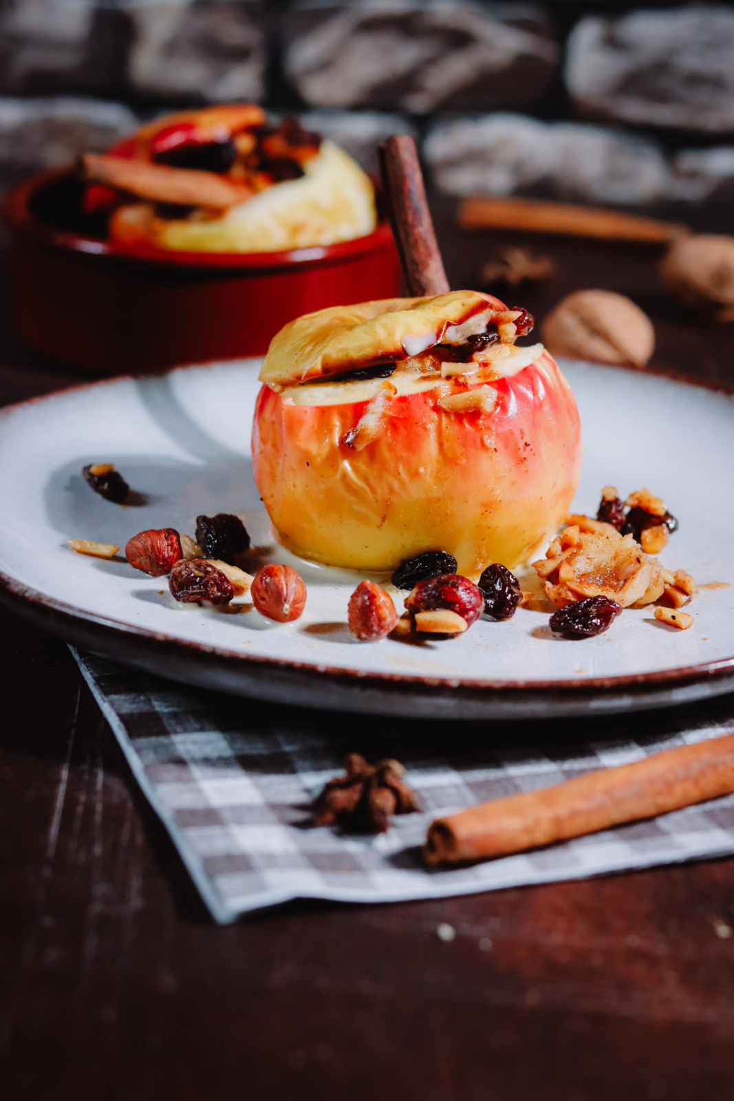 Bratapfel mit Marzipan-Nuss-Füllung | Der Weihnachtsdessert Klassiker