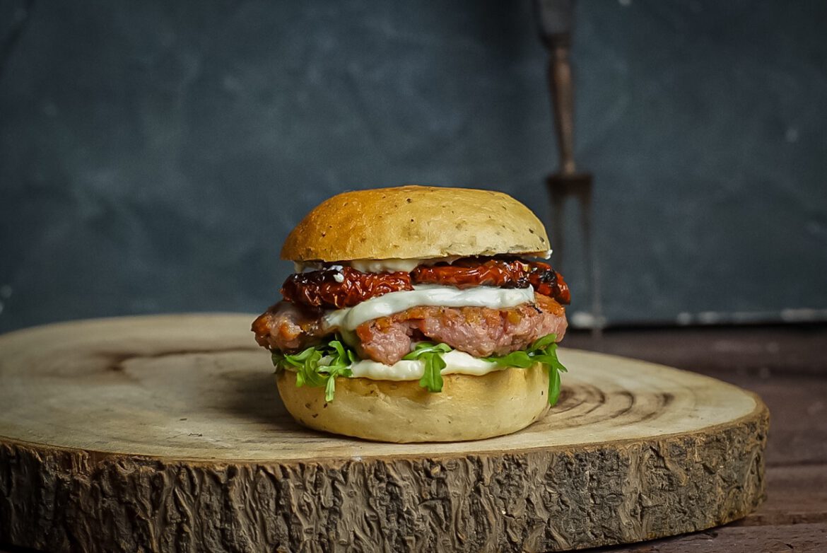 italienischer Burger mit Salciccia